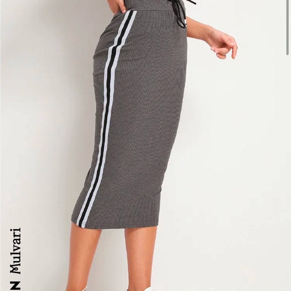 Gray Ribbed Knit Skirt with Stripes